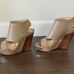 Vince Camuto NUDE WEDGE